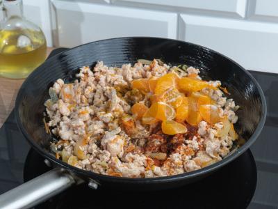 Kalakutienos faršas su kuskusu, mandarinais ir daržovėmis Žingsnis 3