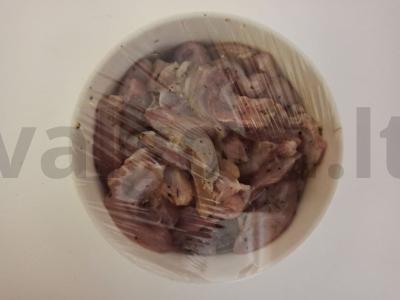 Naminis triušienos filė terinas, veršienos maltinukai su pistacijomis Žingsnis 1