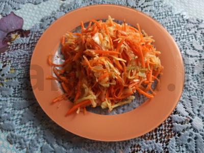 Aštrūs kopūstai su korėjietiškomis morkomis pagrindine nuotrauka