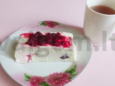 Varškės ir vyšnių desertas pagrindine nuotrauka