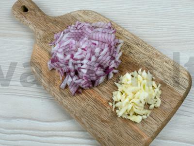 Troškinys su ryžiais ir žaliaisiais žirneliais Žingsnis 2