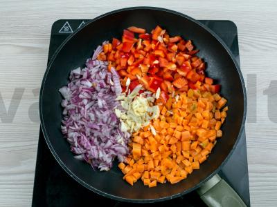 Troškinys su ryžiais ir žaliaisiais žirneliais Žingsnis 3