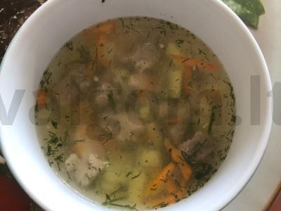 Makaronų sriuba pagrindine nuotrauka