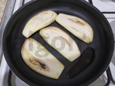 Baklažanų, pomidorų ir kalakutienos apkepas su sūriu Žingsnis 2