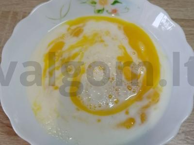 Omletas su pienu keptuvėje Žingsnis 2