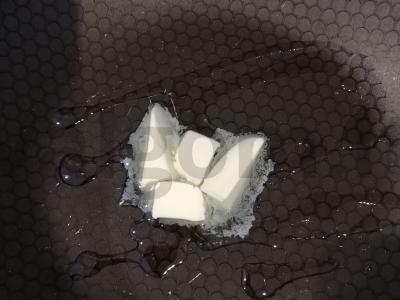 Omletas su pienu keptuvėje Žingsnis 3