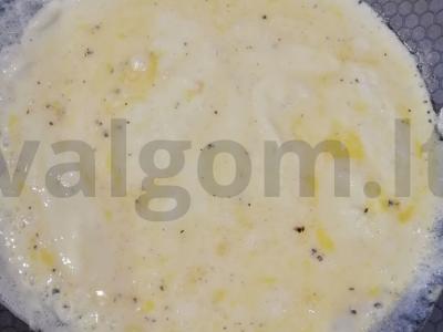 Omletas su pienu keptuvėje Žingsnis 4