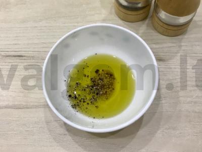 Išskirtinės salotos su marinuotomis slyvomis Žingsnis 2