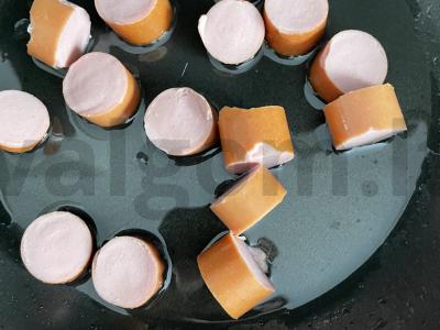 Makaronai su dešrelėmis ir daržovėmis Žingsnis 2