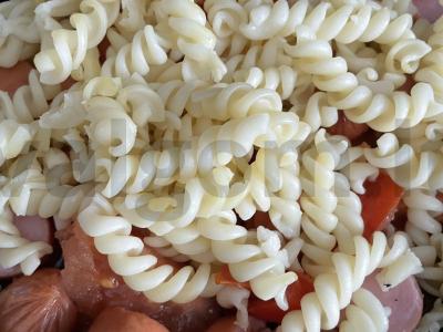 Makaronai su dešrelėmis ir daržovėmis Žingsnis 4