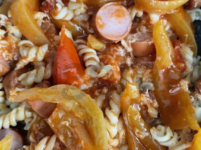 Makaronai su dešrelėmis ir daržovėmis Žingsnis 6