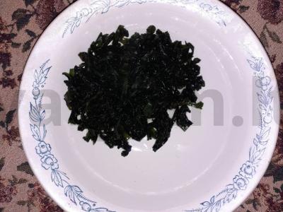 Wakame jūros dumblių omletas su sūriu Žingsnis 1