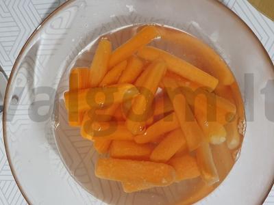 Karamelizuotos morkos Žingsnis 1