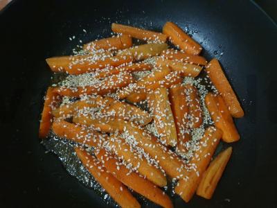 Karamelizuotos morkos Žingsnis 4