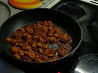 Makaronai su troškinta vištienos krūtinėle padaže Žingsnis 3