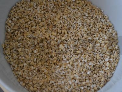 Avižiniai dribsniai su parmezanu ir graikiniais riešutais Žingsnis 1