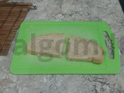 Kiaušinių skrebučiai su kiaušiniene Žingsnis 1