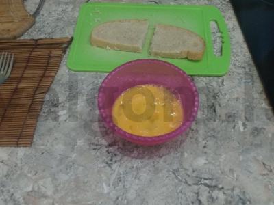 Kiaušinių skrebučiai su kiaušiniene Žingsnis 2