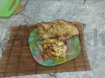 Kiaušinių skrebučiai su kiaušiniene pagrindine nuotrauka