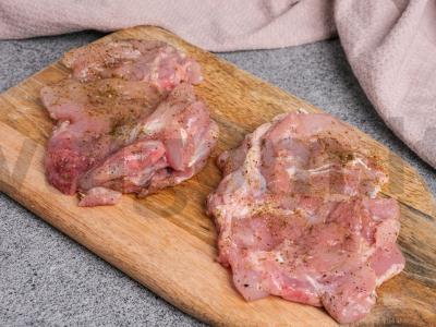 Prancūziško stiliaus vištienos šlaunelių filė mėsa Žingsnis 1