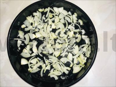 Bulvių troškinys su kiauliena, pomidorais ir svogūnais Žingsnis 2