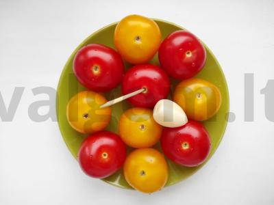 Kokteiliniai pomidorai su petražolėmis sūryme Žingsnis 1