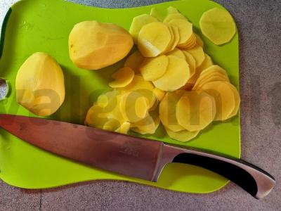 Bulvių apkepas su grybais ir sūriu Žingsnis 1