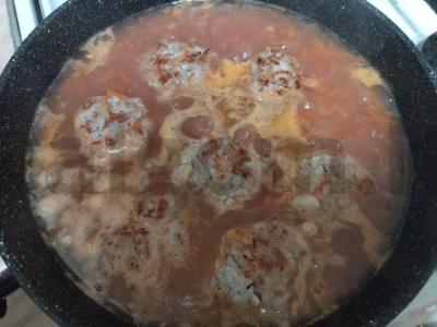 Švelnūs mėsos kukuliai pomidorų padaže Žingsnis 4