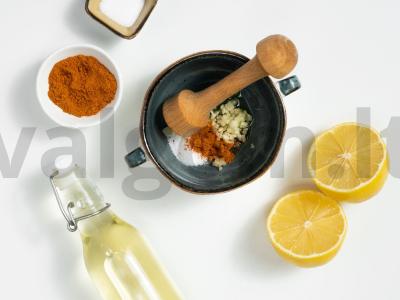 Kalmarų ir aštuonkojų salotos Žingsnis 1