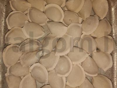 Koldūnai, kepti grietinėlės ir grietinės padaže su svogūnais Žingsnis 4