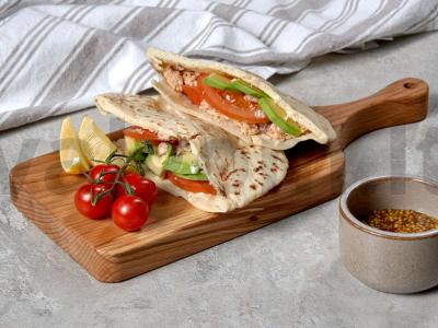 Pita su avokadų įdaru pagrindine nuotrauka