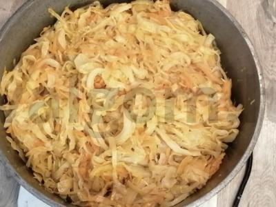 Troškinti kopūstai su pietų mėsa. Žingsnis 4