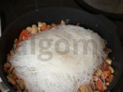 Funchose su vištiena ir daržovėmis Žingsnis 7