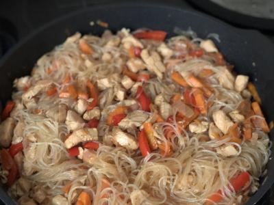 Funchose su vištiena ir daržovėmis Žingsnis 8