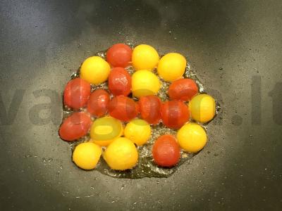 Kreminiai makaronai su krevetėmis ir pomidorais Žingsnis 2