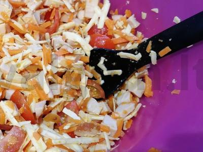 Salotos su rūkyta vištiena ir korėjietiškomis morkomis Žingsnis 5