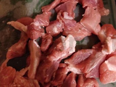 Kiaulienos guliašas su rūkyta paprika ir Provanso žolelėmis Žingsnis 1