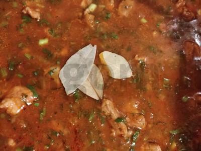Kiaulienos guliašas su rūkyta paprika ir Provanso žolelėmis Žingsnis 13