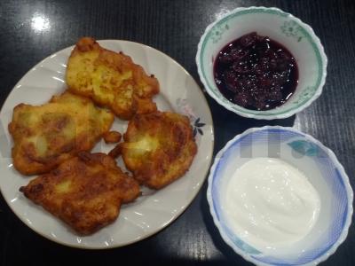Vaisių, varškės ir sūrio krekeriai pagrindine nuotrauka