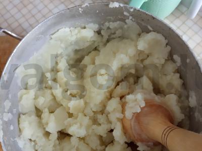 Bulvių apkepas su mėsa, sūriu ir pomidorų padažu Žingsnis 1