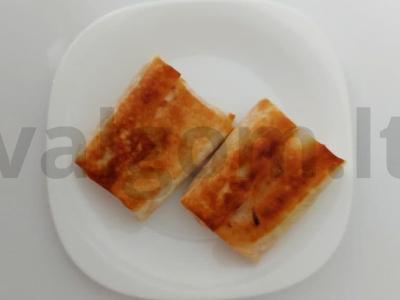 Aštrūs traškūs pitos vokeliai su vištiena ir korėjietiškomis morkomis pagrindine nuotrauka