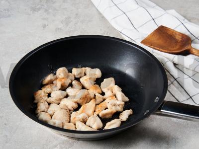 Kalakutiena su miško grybais Žingsnis 1