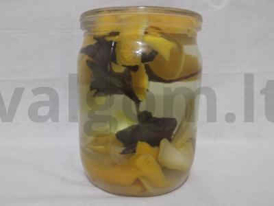 Citrusinių vaisių likeris su bazilikais Žingsnis 2