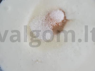 Kvietiniai blynai ant rūgusio pieno Žingsnis 3