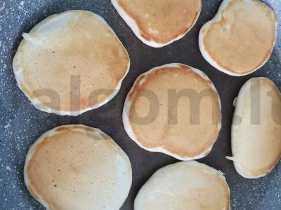 Kvietiniai blynai ant rūgusio pieno Žingsnis 7