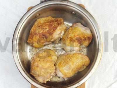 Vištienos šlaunelės su salierais ir bulvėmis Žingsnis 2