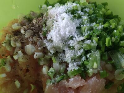 Sultingi vištienos ir kiaulienos kotletai Žingsnis 2