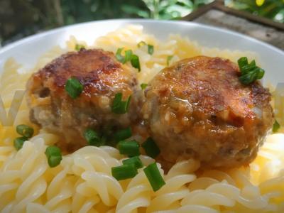 Sultingi vištienos ir kiaulienos kotletai pagrindine nuotrauka