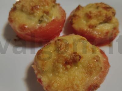 Kepti įdaryti pomidorai pagrindine nuotrauka