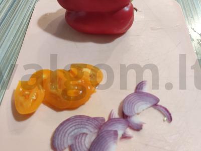 Nuostabi pica ant traškios plutos "3 žemynai" su krevetėmis ir grybais Žingsnis 2
